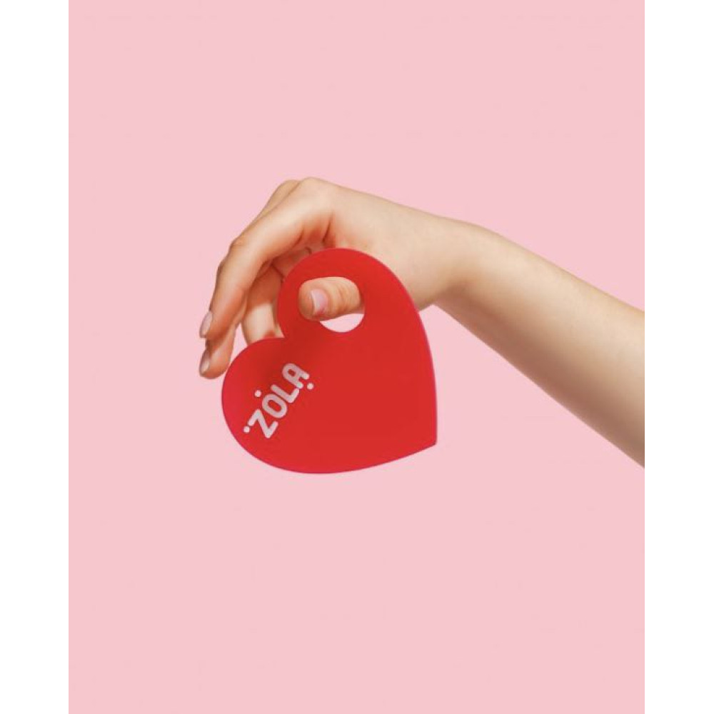 The heart-shaped or feather-shaped mixing palette –  heart-shaped